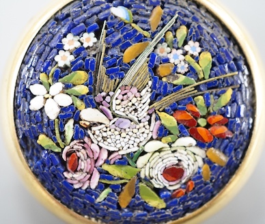 A 20th century yellow metal and micro mosaic set circular brooch, 30mm, gross weight 14.5 grams.